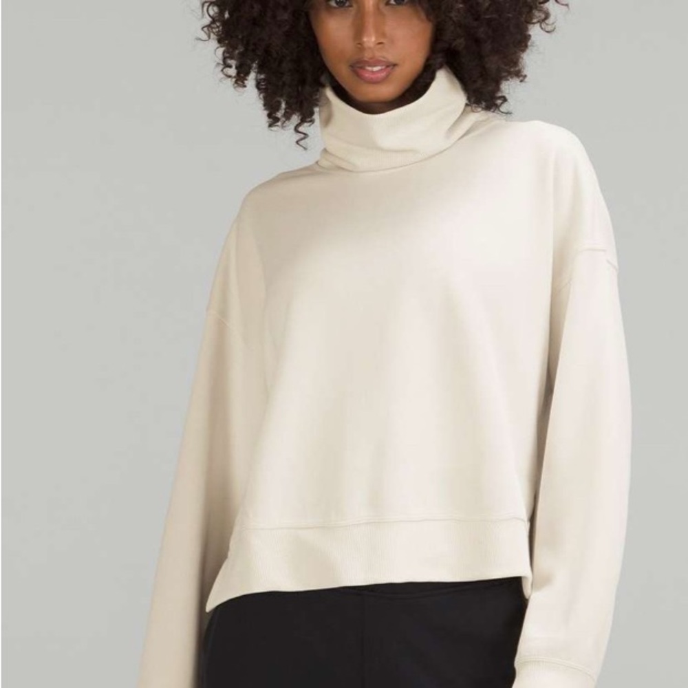 Lululemon Softstreme Turtleneck Pullover
White Opal